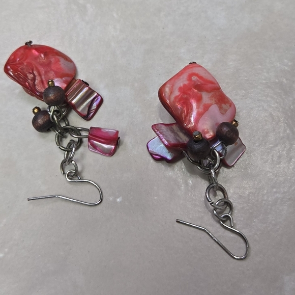 Vintage Handmade Shell and Beads Red Dangle Earrings - Picture 11 of 17